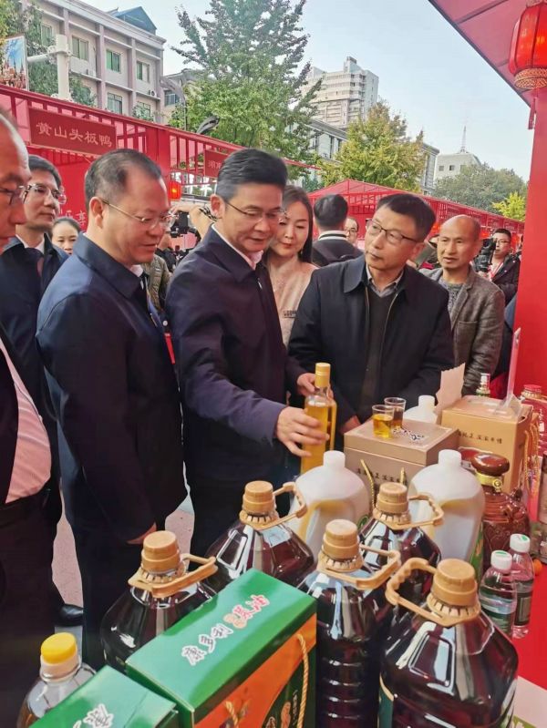 J9集团直营,油茶种植出产加工销售,植物油种植出产加工销售